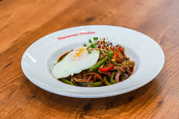Bo Xao Hung Que - Beef Stir-Fried with Capsicums and Basil