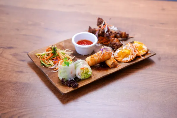 Khai Vi Thap Cam - Mix Appetizer Platter