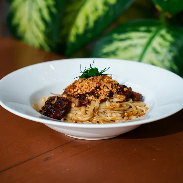 Pho Tron - Rice noodle with Special Sauce & 5 Spices Grilled Chicken